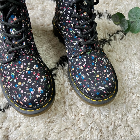 ❗️Sold❗️Dr. Martens • Page Courtney Floral Combat Boots Canvas Rubber Sole - Picture 4 of 16